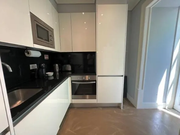 アパート House Charms