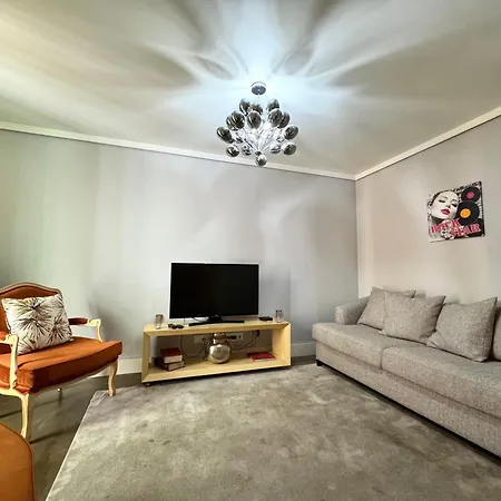 House Charms Apartment